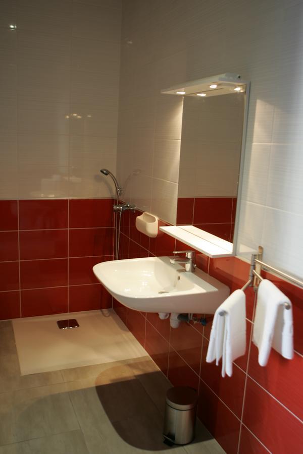 Escale St Joseph Hotel ตูร์นง-โซร์-โฮน ภายนอก รูปภาพ